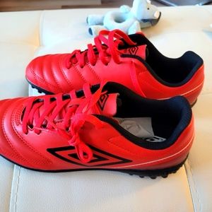 Soccer shoes